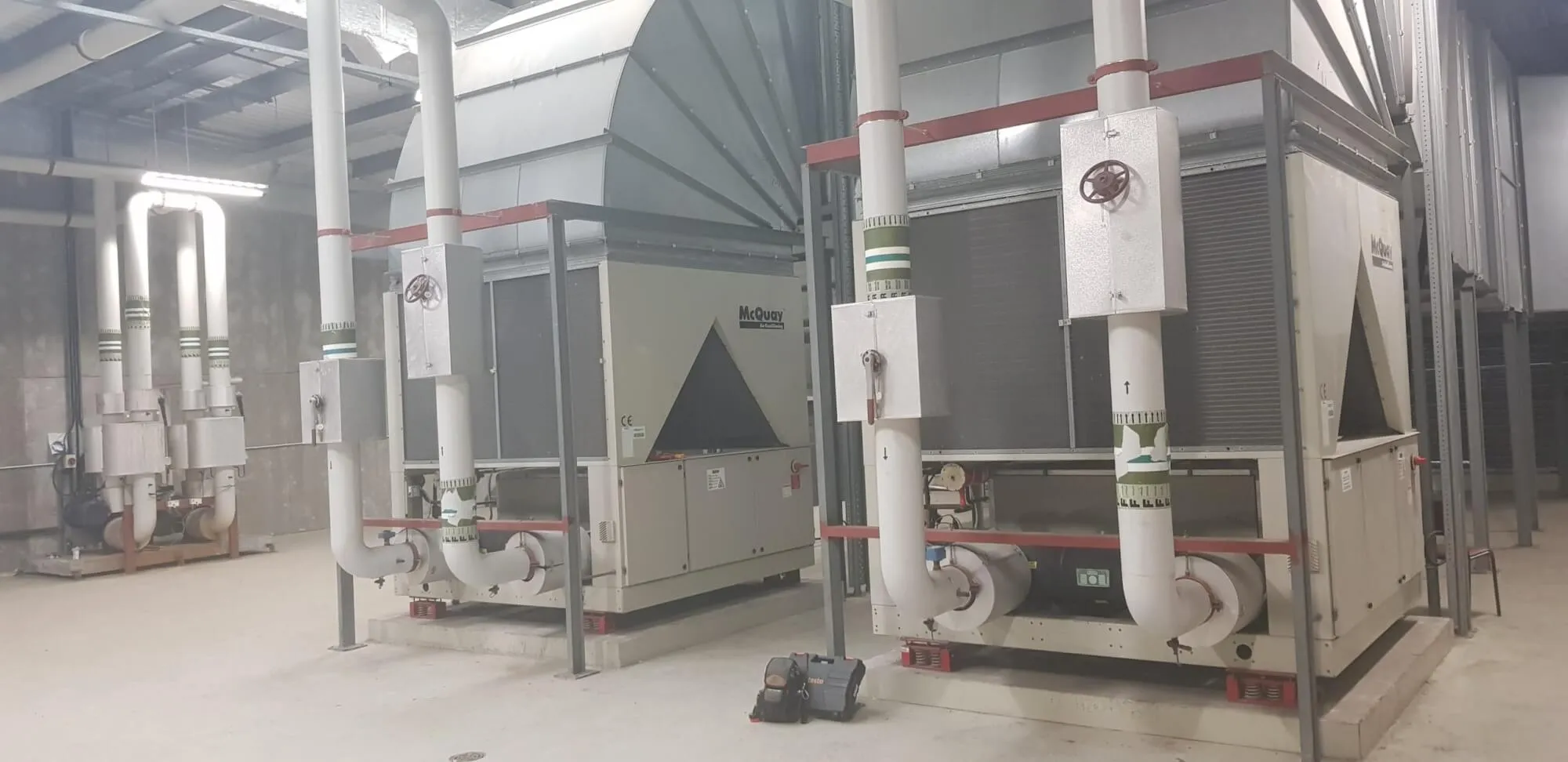 A large room with a bunch of pipes in it.