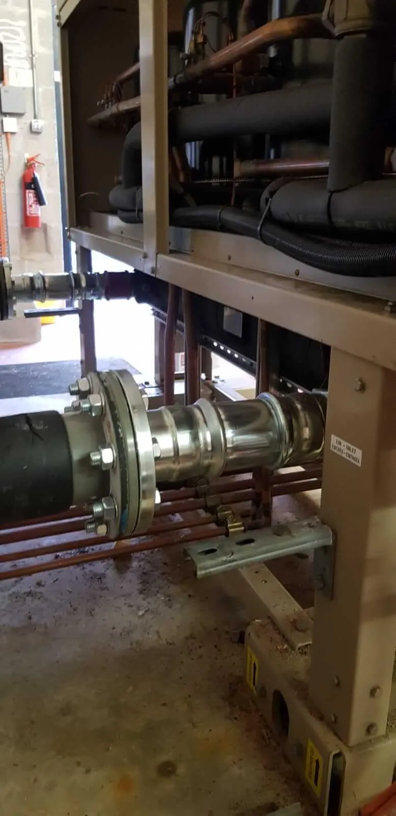 A machine that is inside of a building.